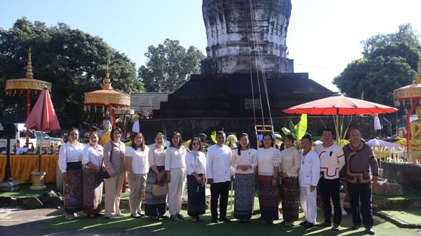 เข้าร่วมประเพณีสรงน้ำพระธาตุวัดพระแก้ว ประจำปี 2568